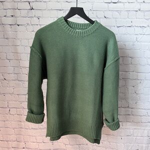 Vestique Women's Green Crewneck Sweater